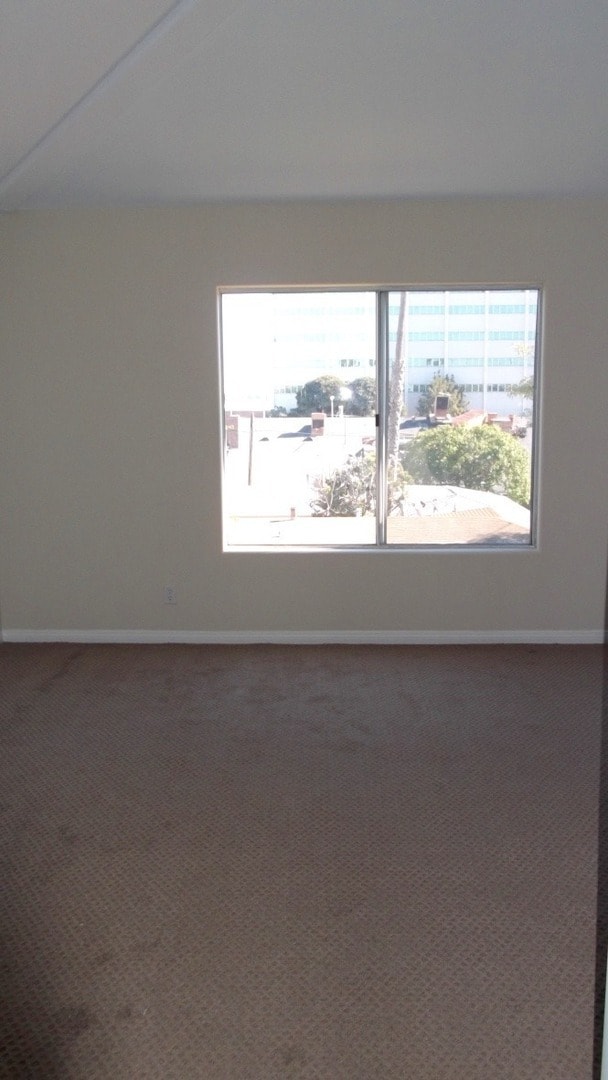 Building Photo - Stunning Updated & Spacious 3-Level Townho...