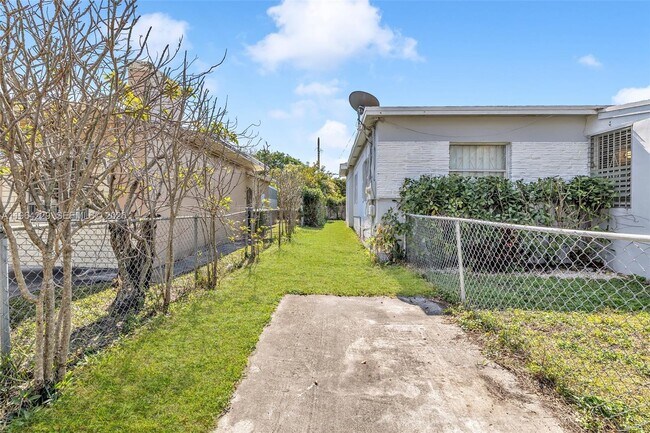 Building Photo - 1176 NW 48th St