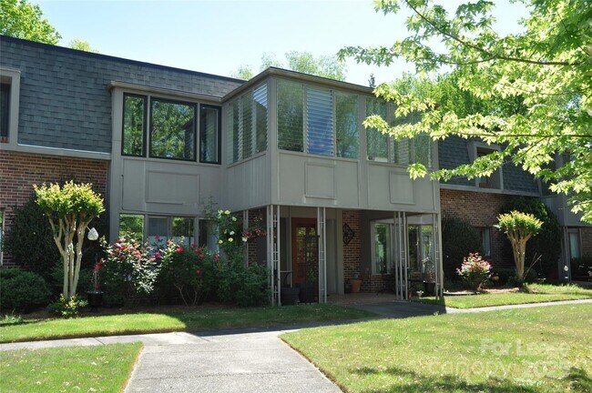 Primary Photo - 305 Grady Ave