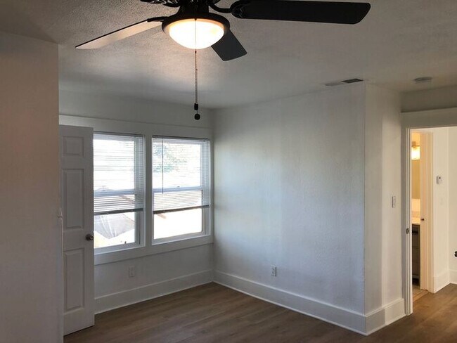 Building Photo - Two Story Home - 7 Bedrooms and 4 Bathroom...