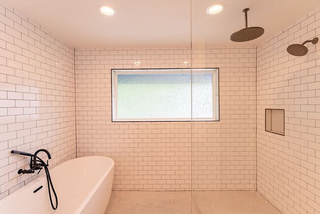 Building Photo - Modern Elegance in Austin: 4BR/3BA Sanctuary with Stylish Design and Inviting Ambiance!