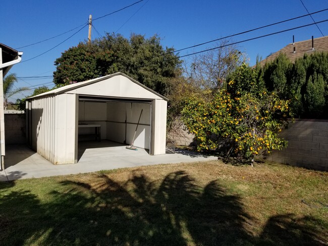 Metal Shed - 8414 Glider Ave