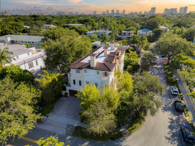 Building Photo - 1503 NE 2nd St