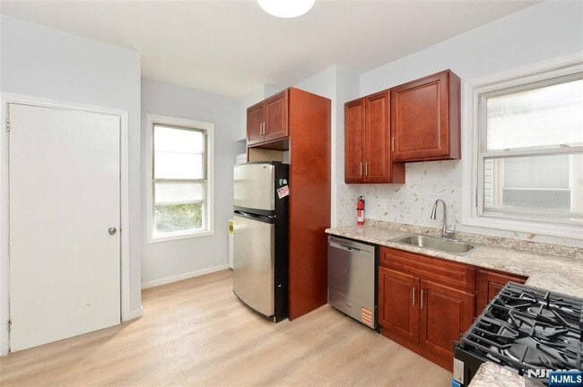 Building Photo - 124 Tuers Ave