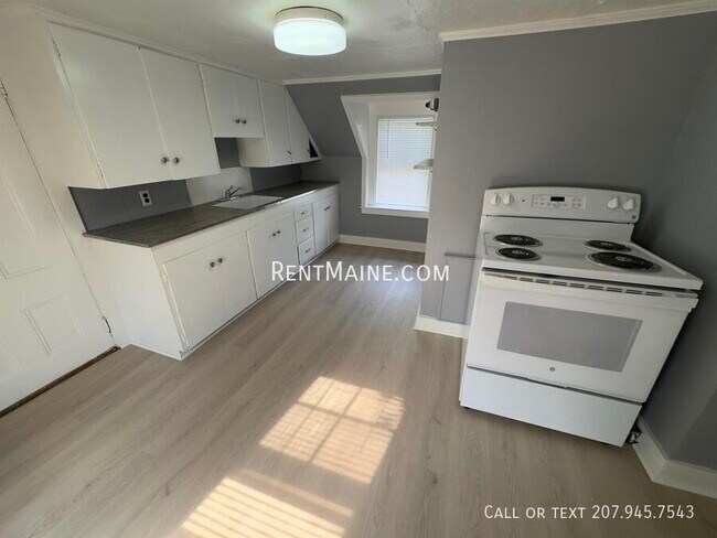 Building Photo - 225 Center St