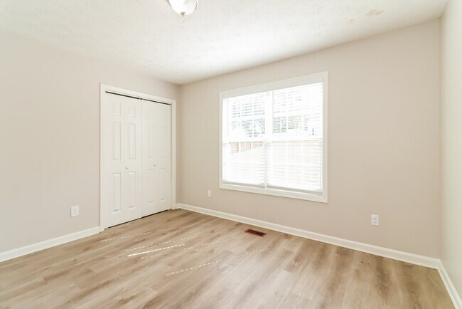 Building Photo - 909 N Lassetter Cir