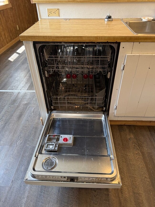 Building Photo - 3 Bed 2 Bath Updated Mobile Home with Fenced Yard and Storage Shed