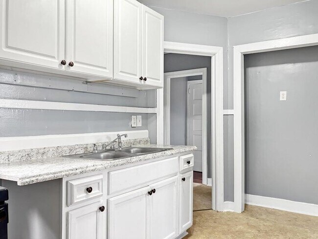 Building Photo - 2002 Shirley Ave