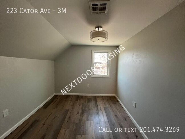 Building Photo - 223 Cator Ave