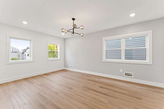 Building Photo - 84 Hollywood Ave