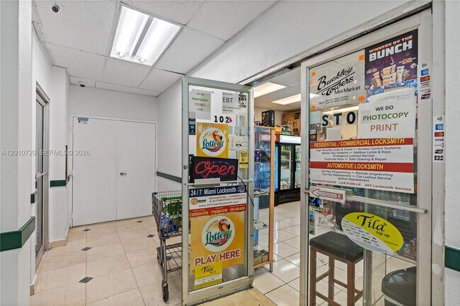 Building Photo - 1351 NE Miami Gardens Dr