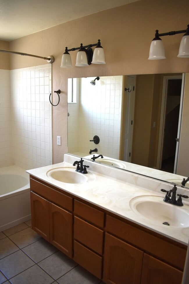 Building Photo - 2112 Calle Sabo