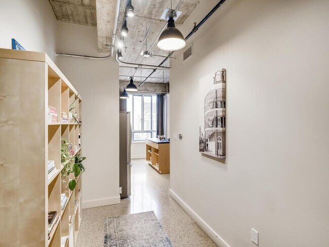 Building Photo - 710 Colorado St