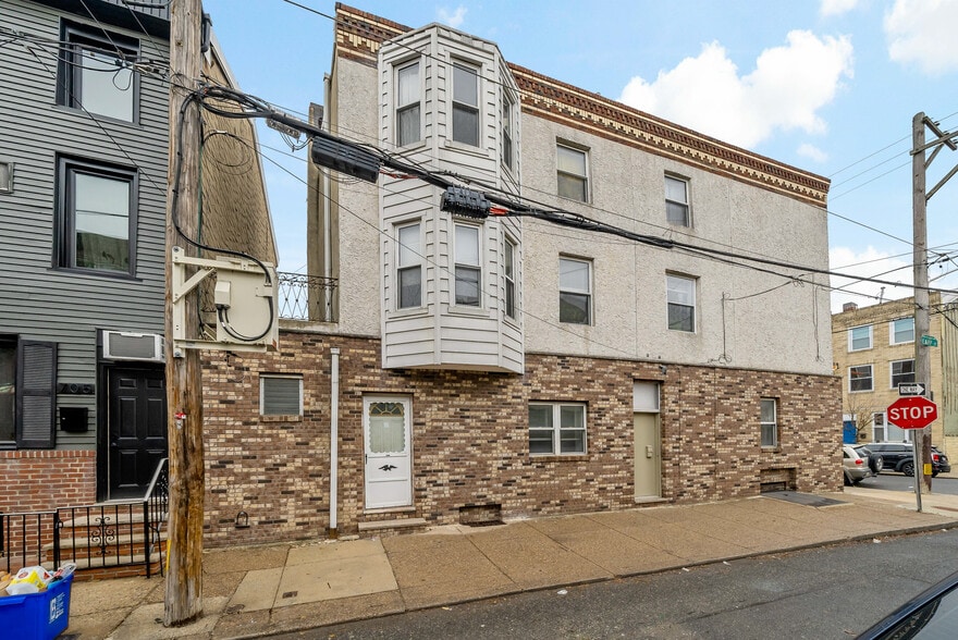 Building Photo - 1332 S 7th St