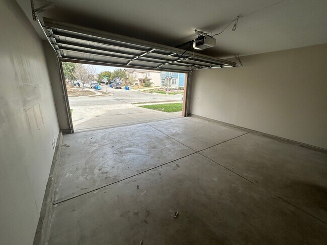 Building Photo - **MOVE IN SPECIAL** COMING SOON* Desirable Location In Cibolo! Spacious Home with Loft & Fenced B...
