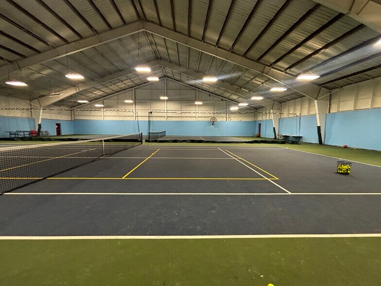 Building Photo - 14 Middle Village Way