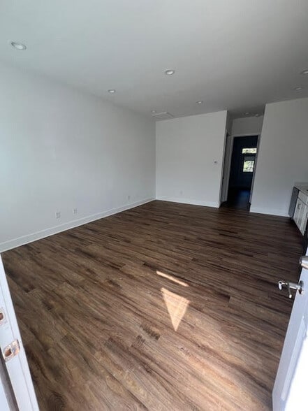 1 bd Entrance - 14 Sader Dr