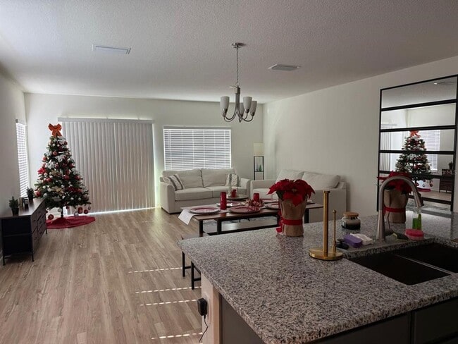 Building Photo - 9348 Westside Hls Dr