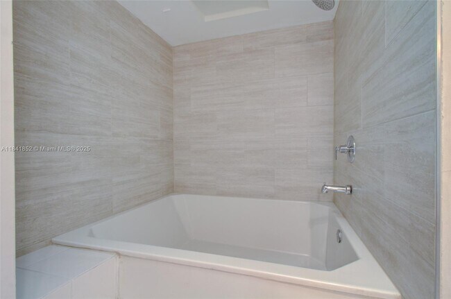 Building Photo - 181 Crandon Blvd