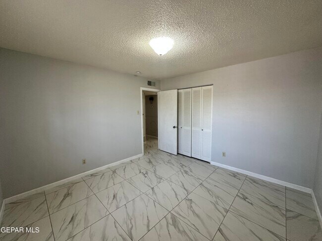 Building Photo - 10838 Valle Grande Ct