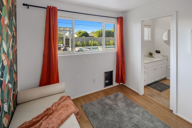 Building Photo - COMING SOON! Fully Furnished 3 Bedroom 3 Bathroom Home in Old Town Scottsdale