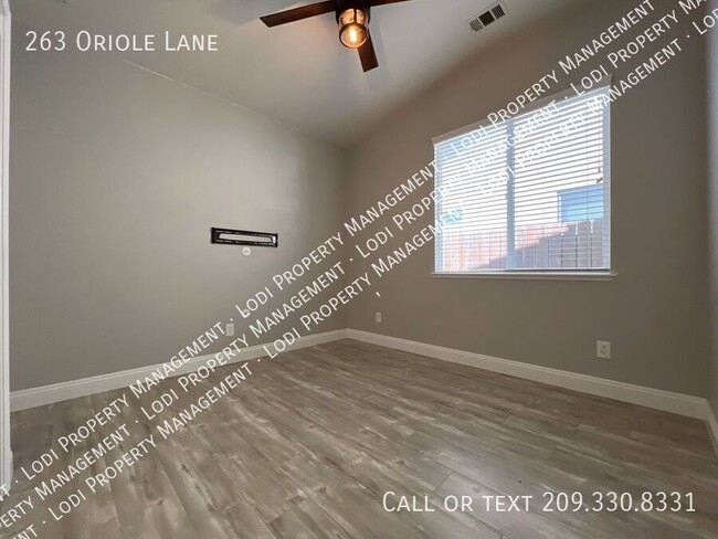 Building Photo - 263 Oriole Ln