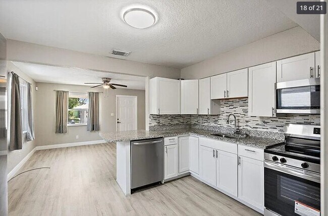 Building Photo - Home For Rent in St Petersburg!