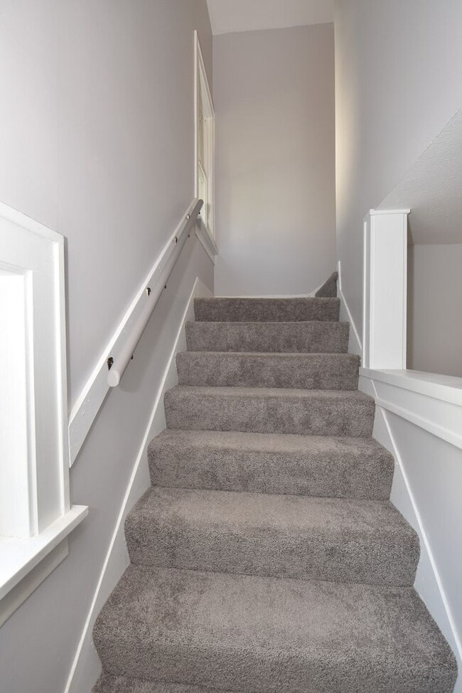 Building Photo - Near Notre Dame  2 Story 3 bedroom with 2 car garage