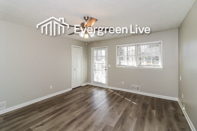 Building Photo - 5040 Waterford Dr SW