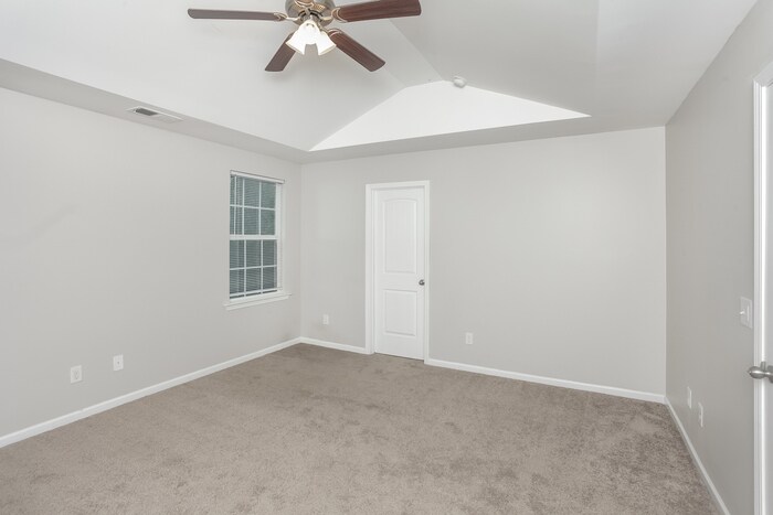 Building Photo - 559 Teaberry Dr
