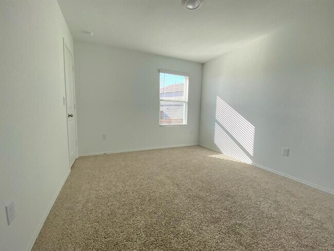 Building Photo - 12320 Silversmith Ln