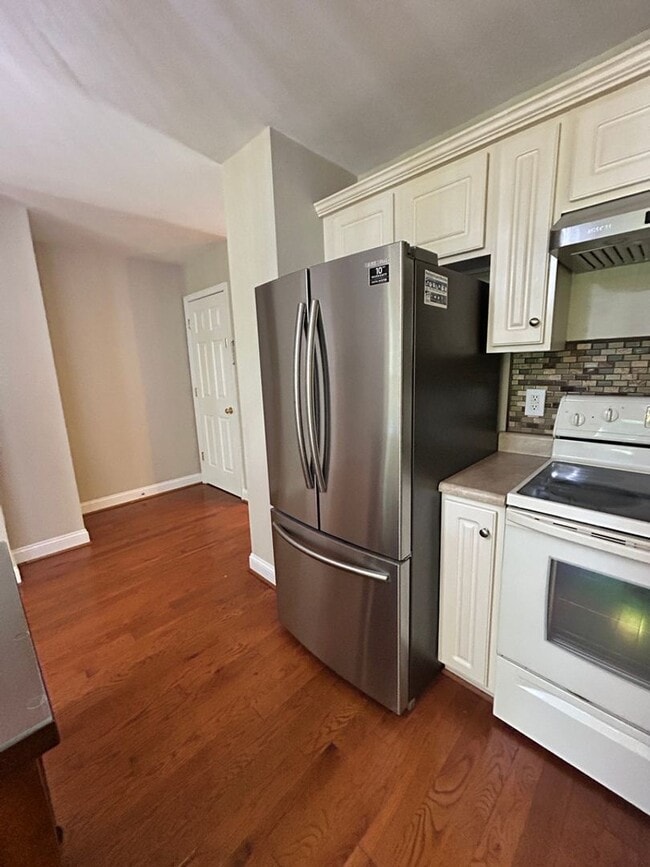 Building Photo - Like New Townhome in Old SW! Close to Cari...