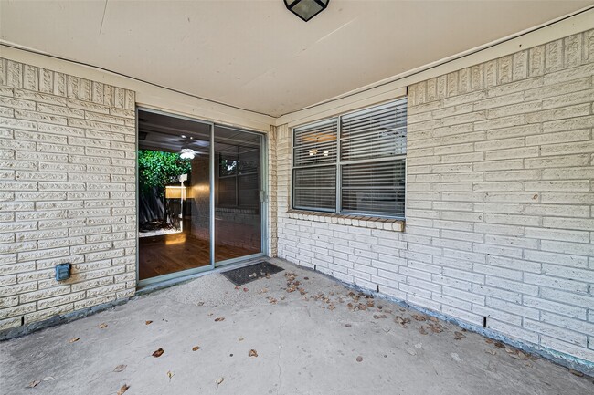 Building Photo - 3303 Palm Desert Ln