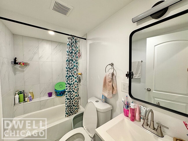 Building Photo - 5800 N Richmond St