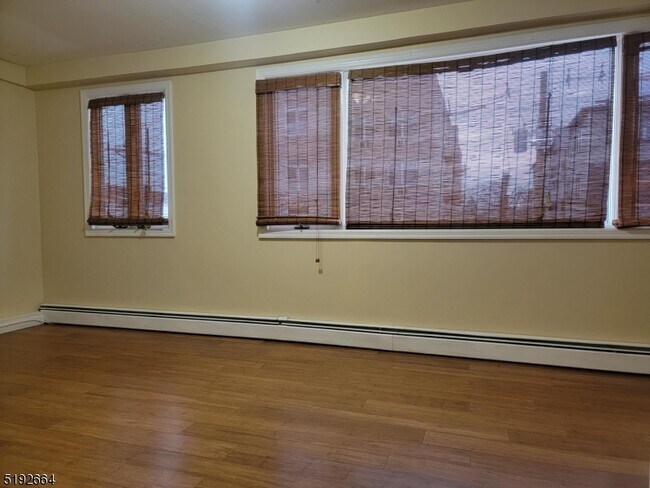 Building Photo - 26 W Price St