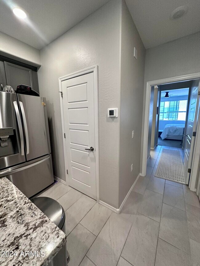 Building Photo - 2669 S Peppertree Dr