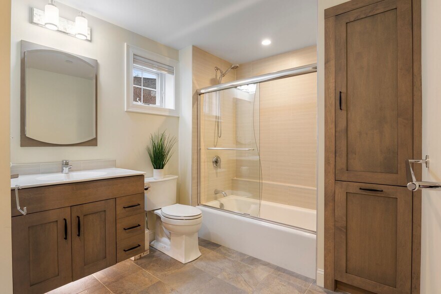 Building Photo - 3 King St