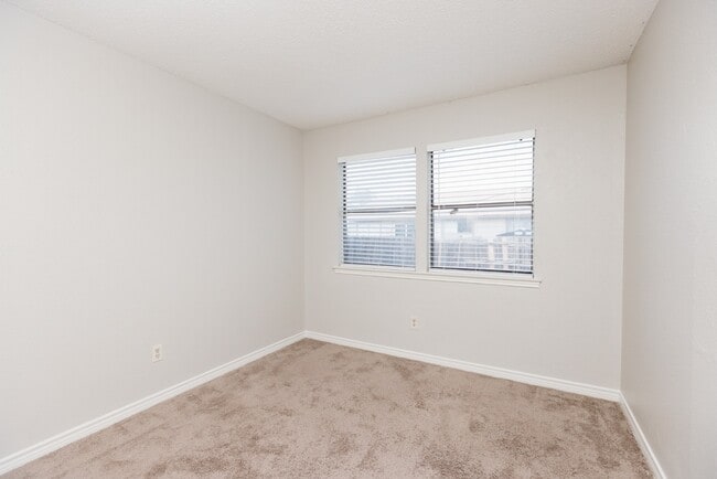 Building Photo - 1207-1207 Hyridge St