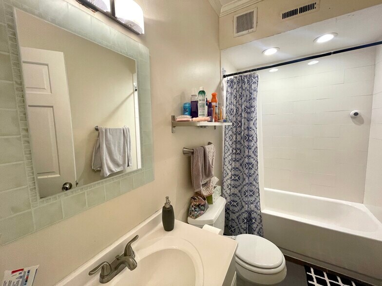 Building Photo - 45 Hemenway St