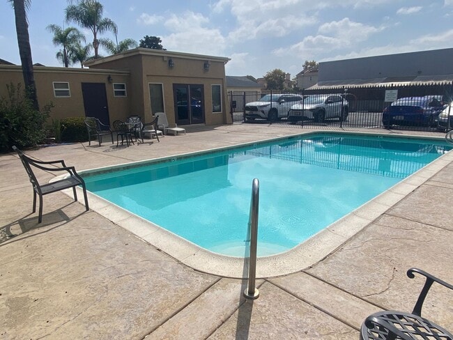 Building Photo - Greenfield Area