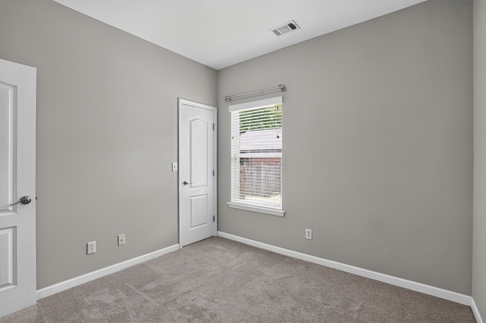 Building Photo - 265 Oxmoor Pl