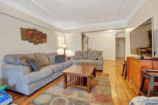 Building Photo - 326 Bridge Plaza N