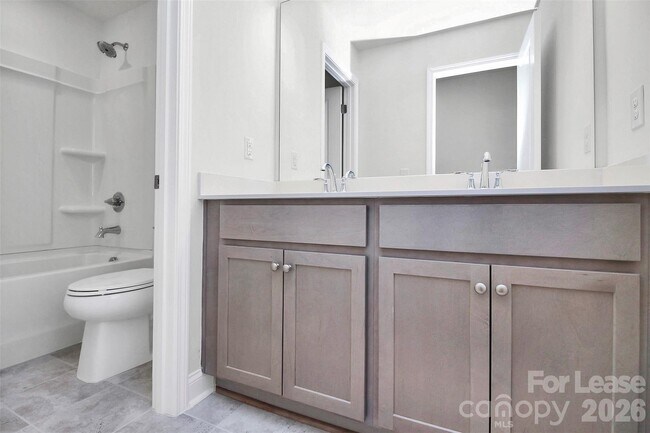 Building Photo - 6029 Mariemont Cir