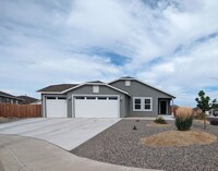 Building Photo - Charming Newer Fallon 3 bedroom