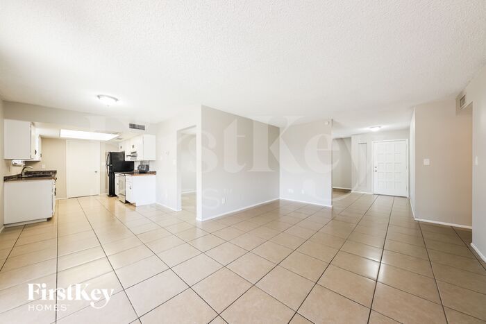 Building Photo - 4923 W Larkspur Dr