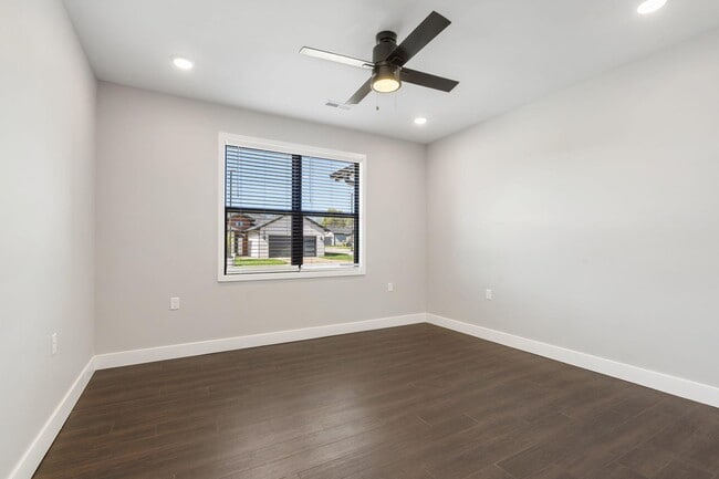 Building Photo - 5955 S Farm Rd 163