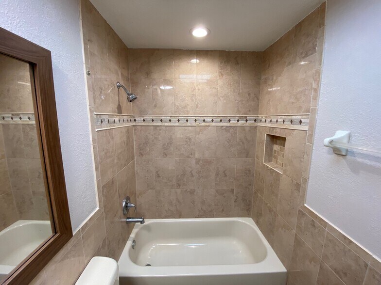 Building Photo - 100 Avalon Ct