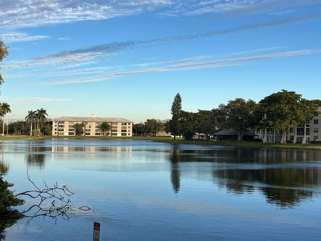 Building Photo - 9441 Evergreen Pl