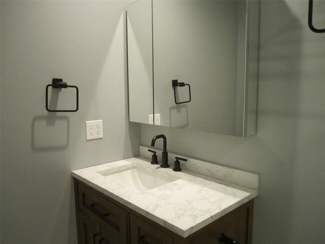 Building Photo - 163 Windward Ct S
