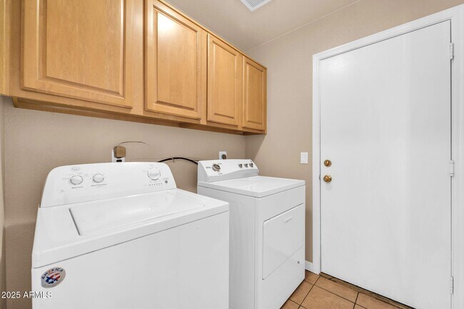 Building Photo - 8544 W Cherry Hills Dr